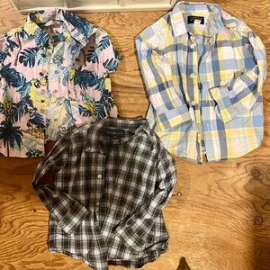 Selling a bundle of three toddler boys button down shirts
